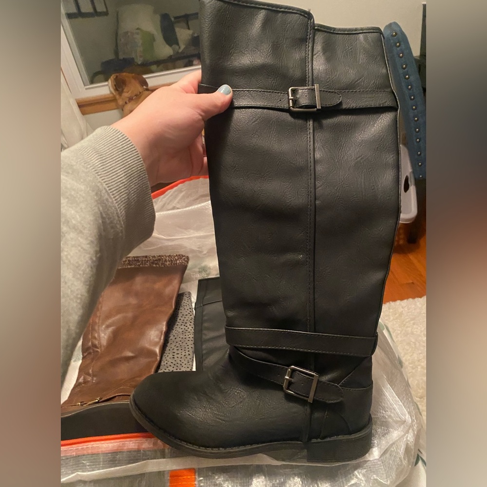 🧁 NWOT Black boots size 9